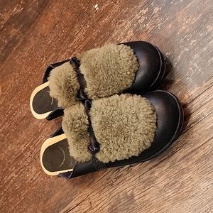 No.6 store clogs size 38 navy with gray fur